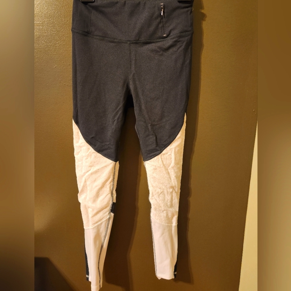 Carrie Underwood Athletic Leggings